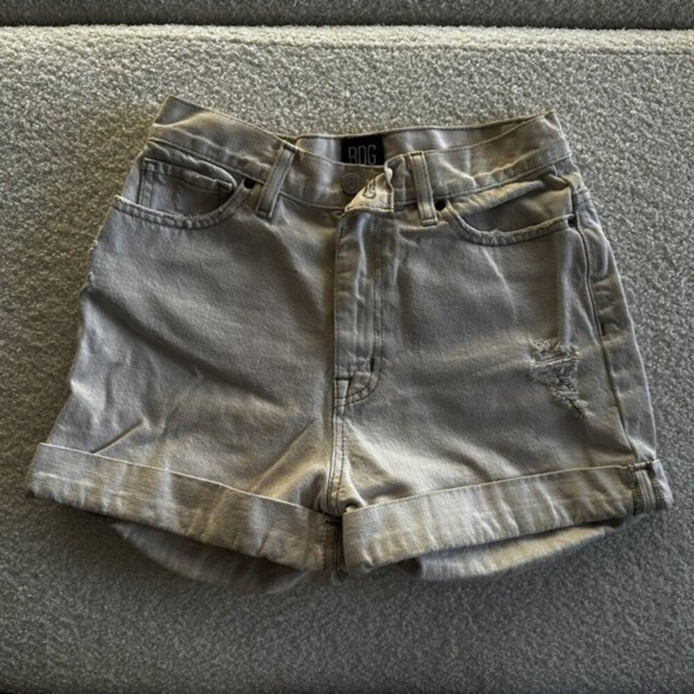 BDG Urban Outfitters Mom‎ High Rise Denim Shorts Size 27 Distressed Light Wash
